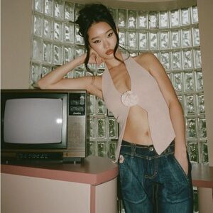 With Jean, The Rose Top in pink. Perfect condition.